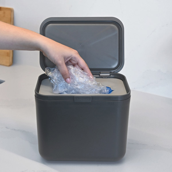 <a href="https://housewares100.co.uk/voting-details/?entryid=618" target="_blank">Squish Bin, ReBorn Homewares Limited</a>