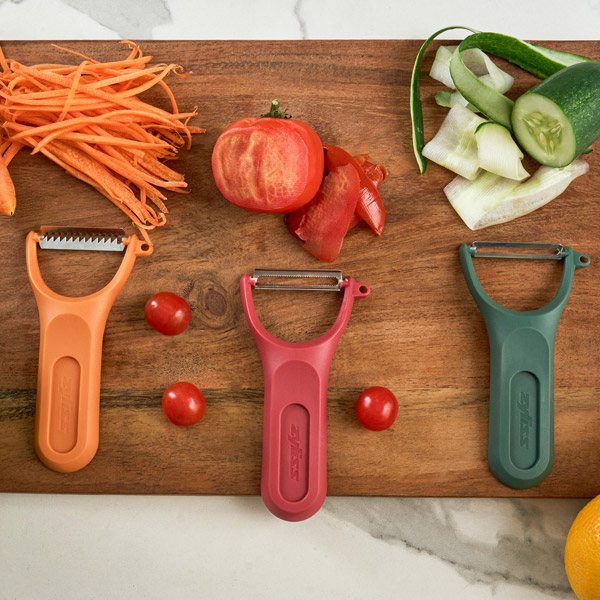 <a href="https://housewares100.co.uk/voting-details/?entryid=583" target="_blank">Zyliss 3 Piece Y Peeler Set, DK Household Brands</a>